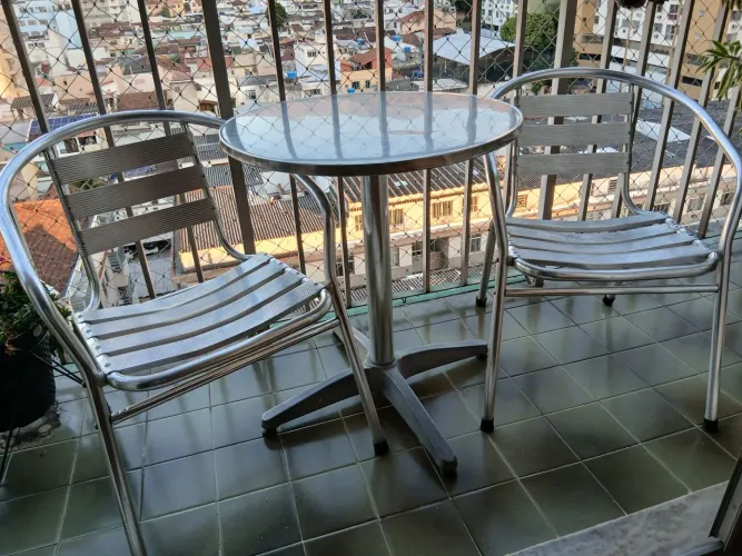 Mesa com cadeiras de varanda 