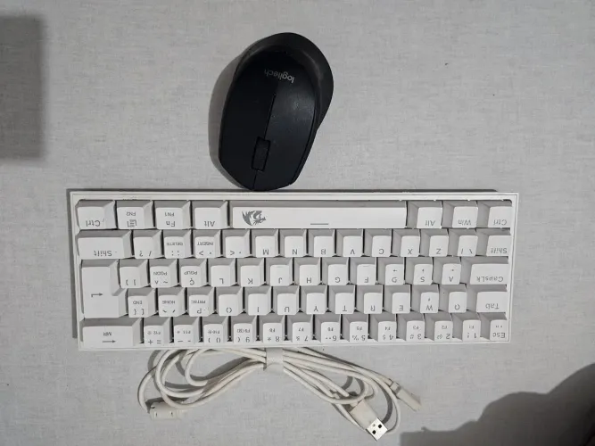 Teclado mecânico Redragon com mouse Logitech