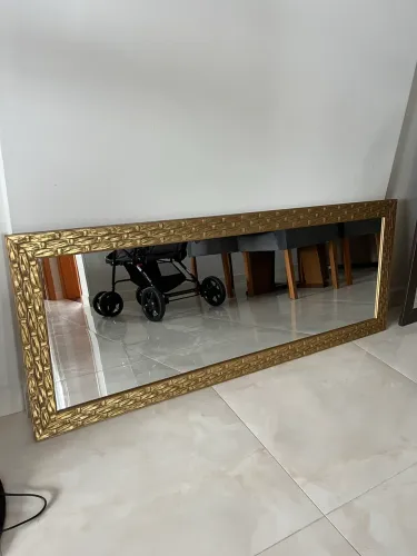 Espelho horizontal com moldura