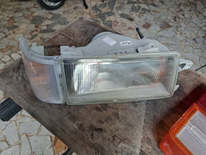 Farol Fiat uno
