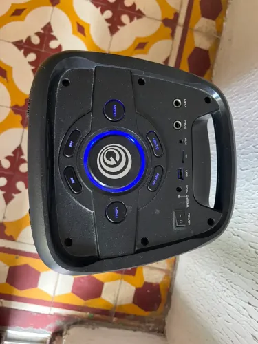 Caixa de som Gradiente com microfone