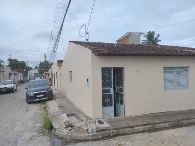 CASA NO ALTO DO CRUZEIRO, 2 QUARTOS, PERTO DE TUDO E SUPER TRANQUILO!