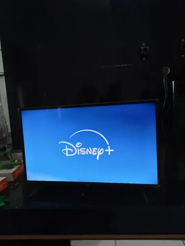 Smart TV - Philco 32* sistema Roku atual. Novíssima! Apenas 1 anos de uso.