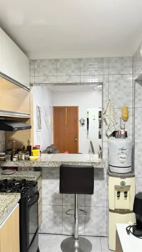 VENDO LINDO APARTAMENTO DE 2/4 TODO REFORMADO, GARAGEM COBERTA