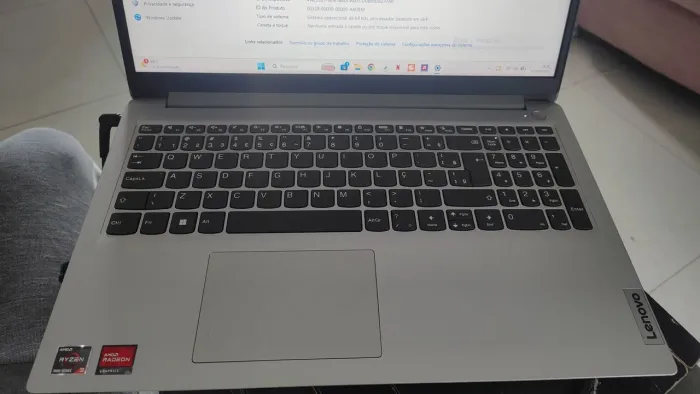 lenovo amd ryzen 3 7320u com radeon graphics 2.40 ghz 8gb ram