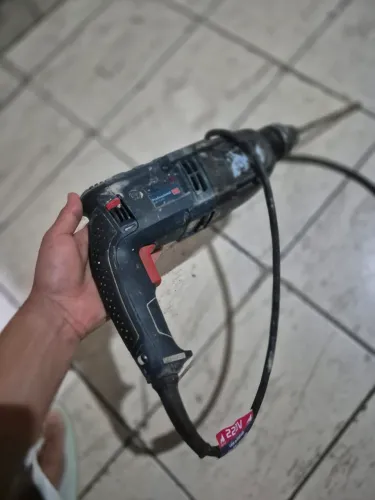 ? FURADEIRA/MARTELETE BOSCH GBH 2-24 D PROFESSIONAL ?