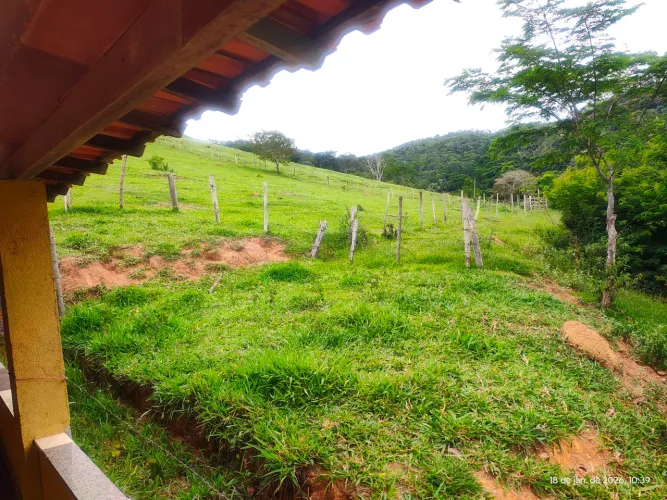 Vende - se sitio em Aparecidinha / Sapucaia Rj