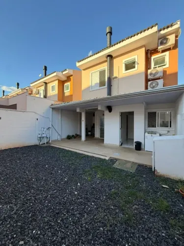 SOBRADO COM 3 QUARTOS A VENDA, 209m2 - COND VILLAGE DO BOSQUE