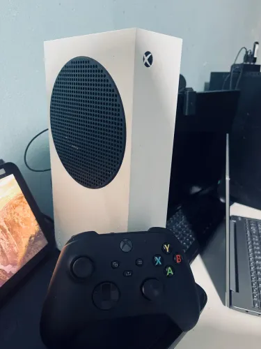 Xbox Series S Muito Conservado + Controle Original