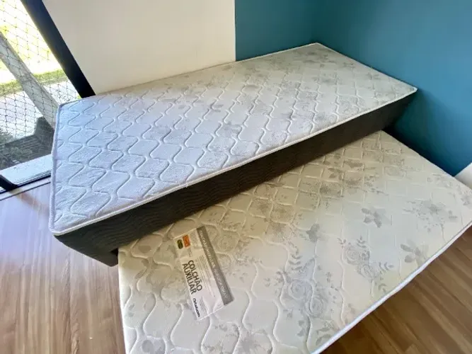 Cama com colchão auxiliar (bicama) Ortobom