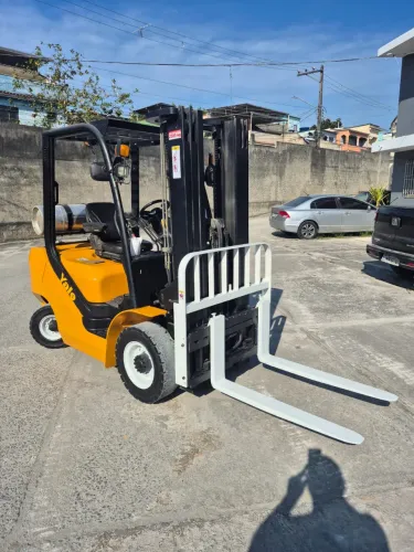 Empilhadeira 2.5 Toneladas 