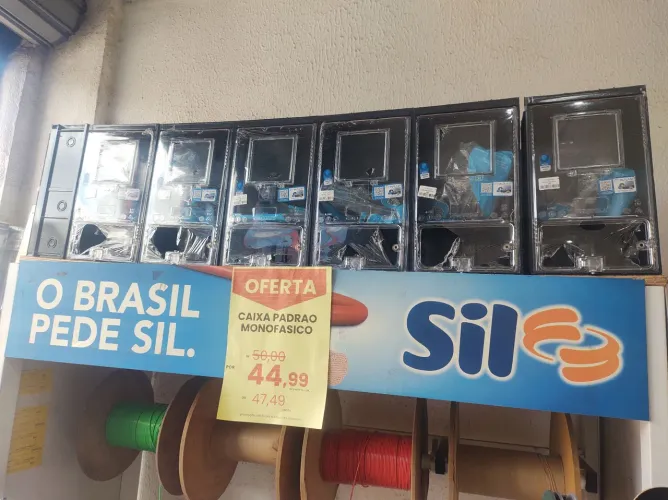 Caixa monofásica e materiais elétrico
