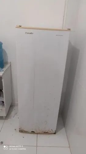Geladeira funcionando, gela super rápido