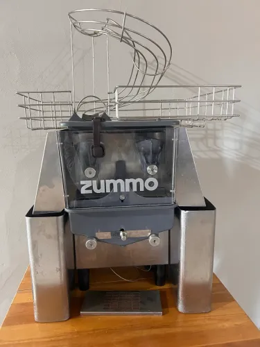 Espremedor de Laranja Industrial Zummo Z06 Revisado - Profissional