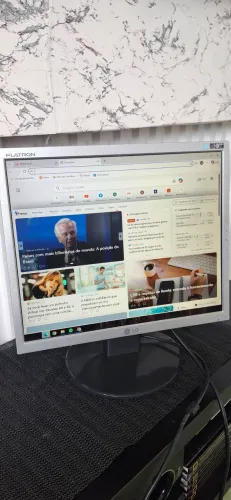 Monitor LG 17" LCD - Testado e higienizado 