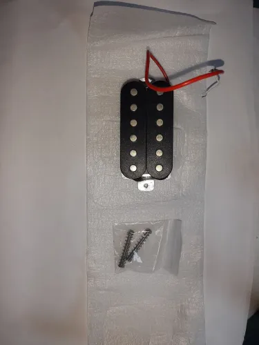 Captador humbucker da  Ponte 12k (Bridge) com parafusos