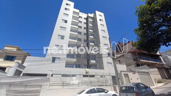 Apartamentos em um prédio moderno e sofisticado centro de contagem.