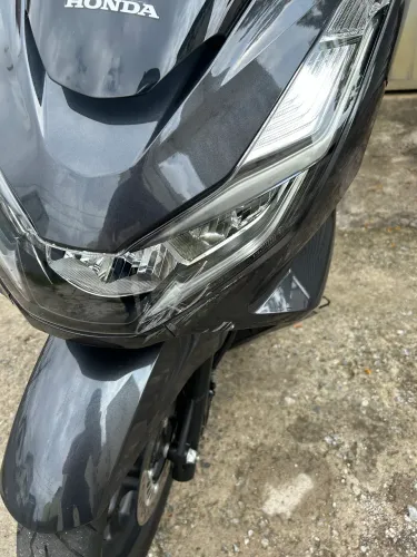 Vendo pcx muito nova com apenas 8 mil km 