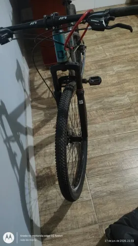 Vendo uma baike aro 29 Nova 21 marcha cambio chimano freios a disco quadro de alumínio