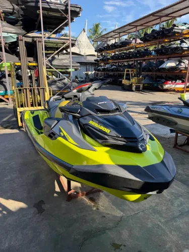 Jet ski seadoo 300 rxt -x