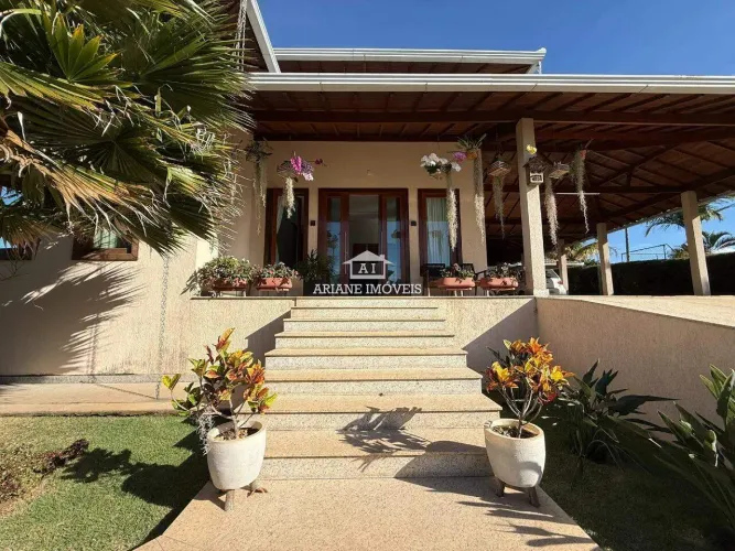 Casa de Condomínio à venda em Esmeraldas | 4 quartos (2 suítes)
