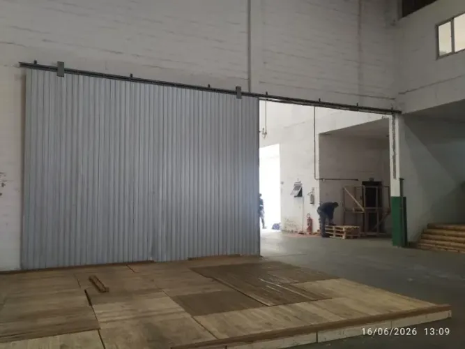 PORTÃO DESLIZANTE INDUSTRIAL EM AÇO GALVANIZADO - GRANDE PORTE