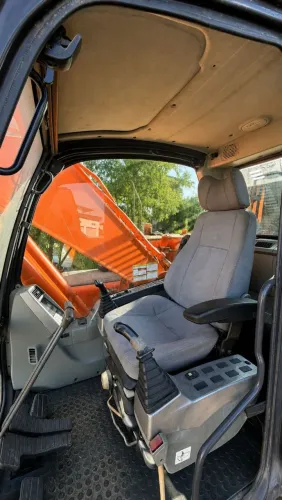 Escavadeira Doosan DX225LC 2011 - 7.300 Horas