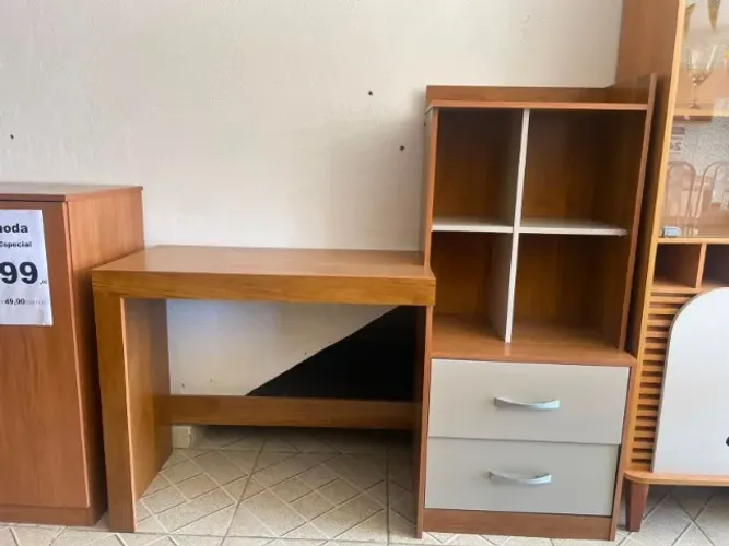 Mesa de computador Alana na pronta entrega