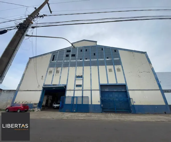Pavilhão com 1036m2 próximo as Ferramentas Gerais