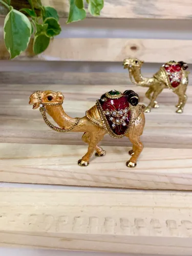 Escultura / porta joias comprado em Dubai - camelo cor cobre 