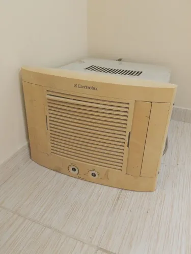 Ar condicionado Janela - 7500 BTU + Conversor elétrico 110V