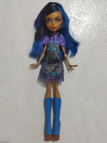 Boneca Monster High Robecca Steam Art Class