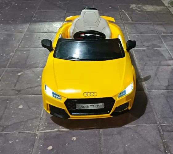 Carro elétrico infantil Audi TT RS