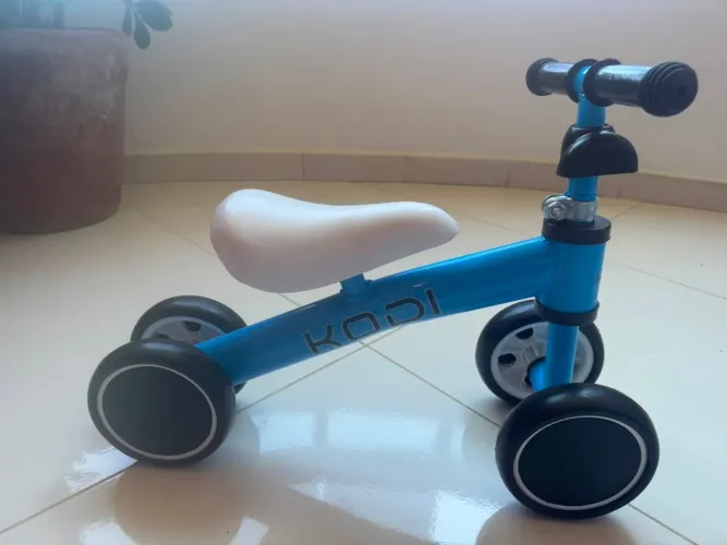 Bicicleta de equilíbrio infantil