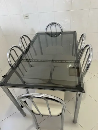 Mesa com 6 cadeiras