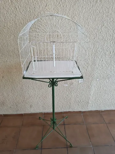 Vendo gaiola com suporte para pássaros