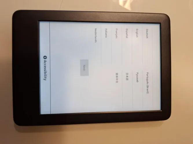 Kindle 10 com iluminação. Acompanha capa.