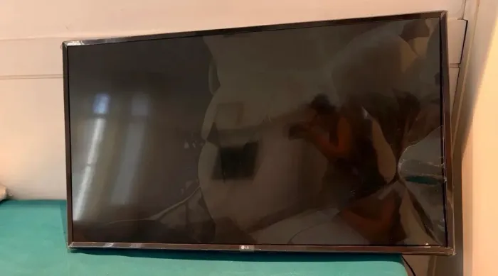 TELEVISÃO LG quebrada