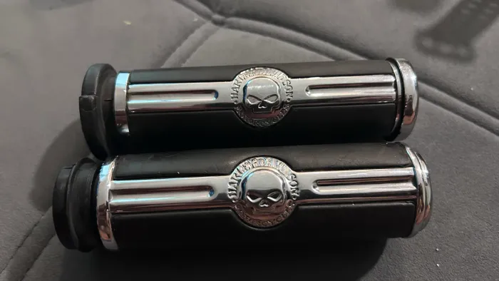 Manopla Original Harley Davidson Willie G Skull Cromada