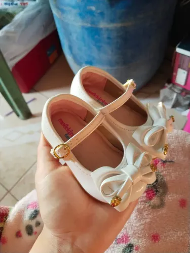Vendo esses sapatinhos semi novos - o branco 50 reais o rosa 25 reais tudo 75