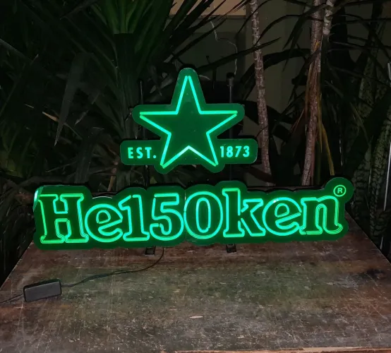 Letreiro He150ken comemorativo Heineken