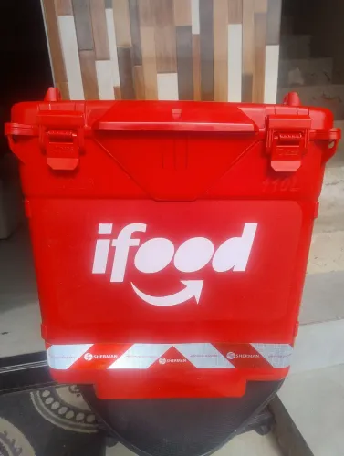 Baú com suporte universal 110L