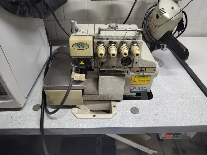 Máquina de costura interlock