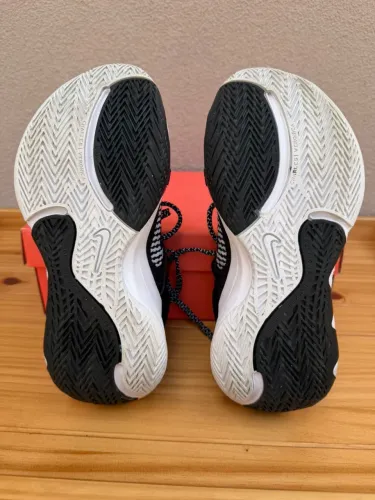 Tênis Nike Giannis - Tamanho 34