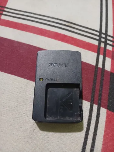 Carregador original sony perfeito estado nunca usei na minha vida porque não preciso......