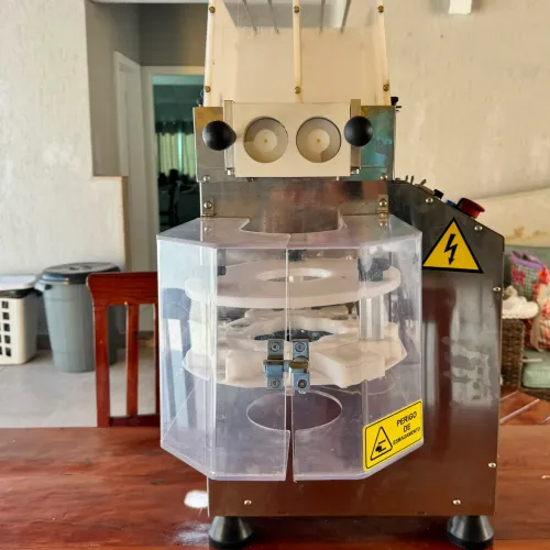 MÁQUINA DE SALGADOS E CHURROS SEMI NOVA 