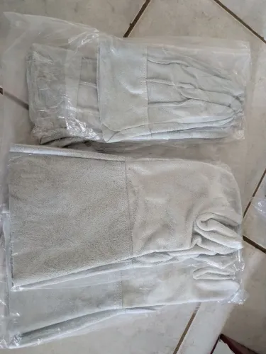 Conjunto luvas couro soldador, 2 pares curtos 2 pares longos, sem uso!