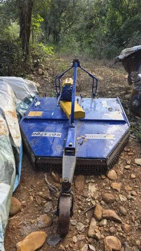 Roçadeira Hidráulica Tatu Marchesan RO² 1700 (Semi-Nova)