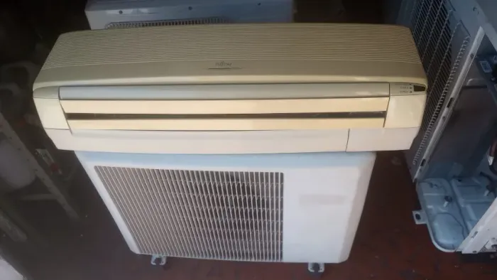 Ar condicionado Fujitsu Convencional 12.000 BTU. 220V