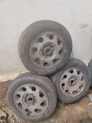 3 Roda pingo d'água aro 13 com Peneu muito bom